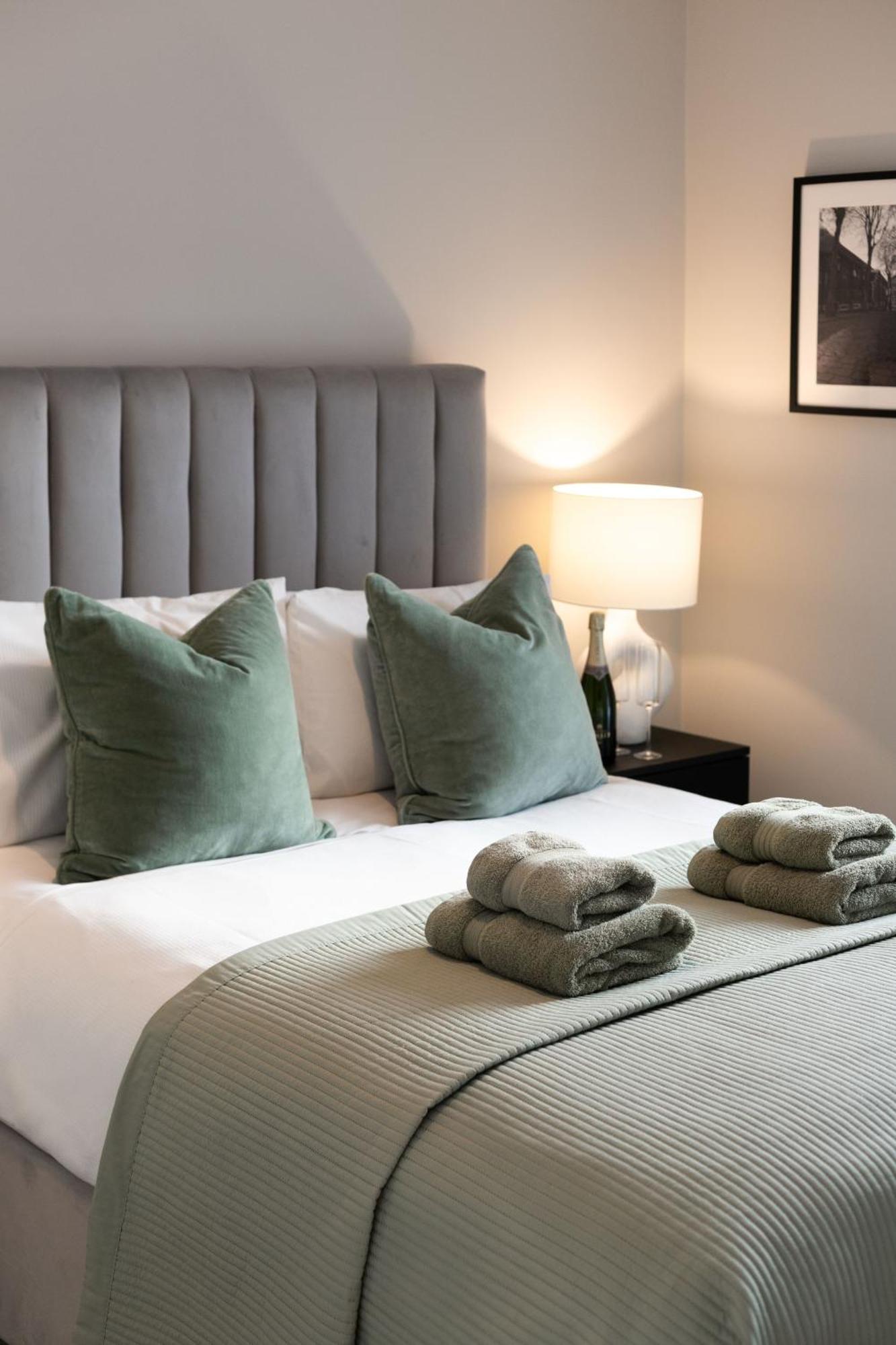 Lambert House Two Apartment ฮาร์โรเกต ภายนอก รูปภาพ